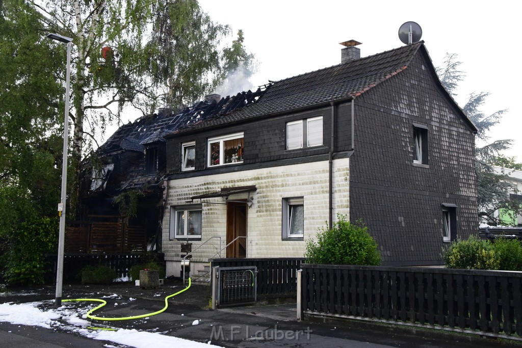 Grossfeuer Einfamilienhaus Siegburg Muehlengrabenstr P0787.JPG - Miklos Laubert